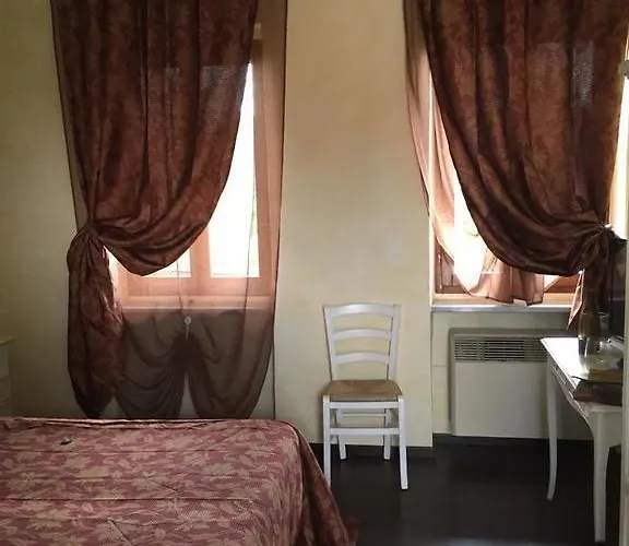 ゲストハウス Vecchio Pavone カゼッレ・トリネーゼ