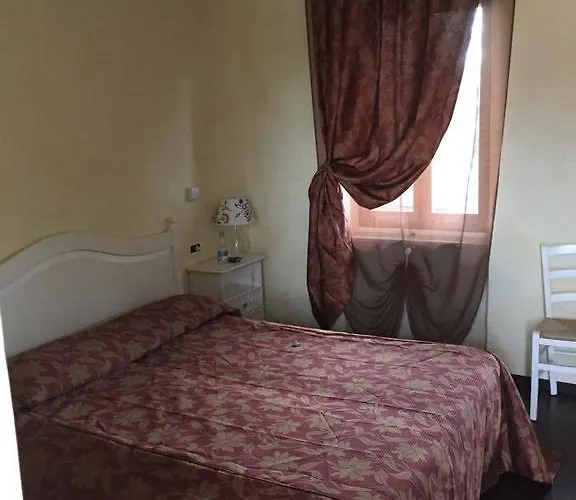 Vecchio Pavone 2* カゼッレ・トリネーゼ