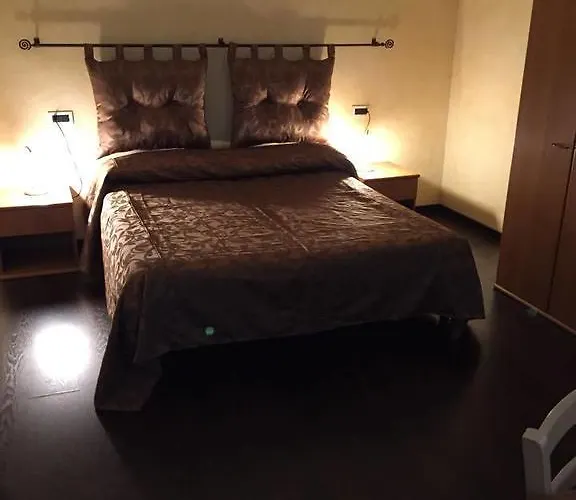 Vecchio Pavone ゲストハウス カゼッレ・トリネーゼ